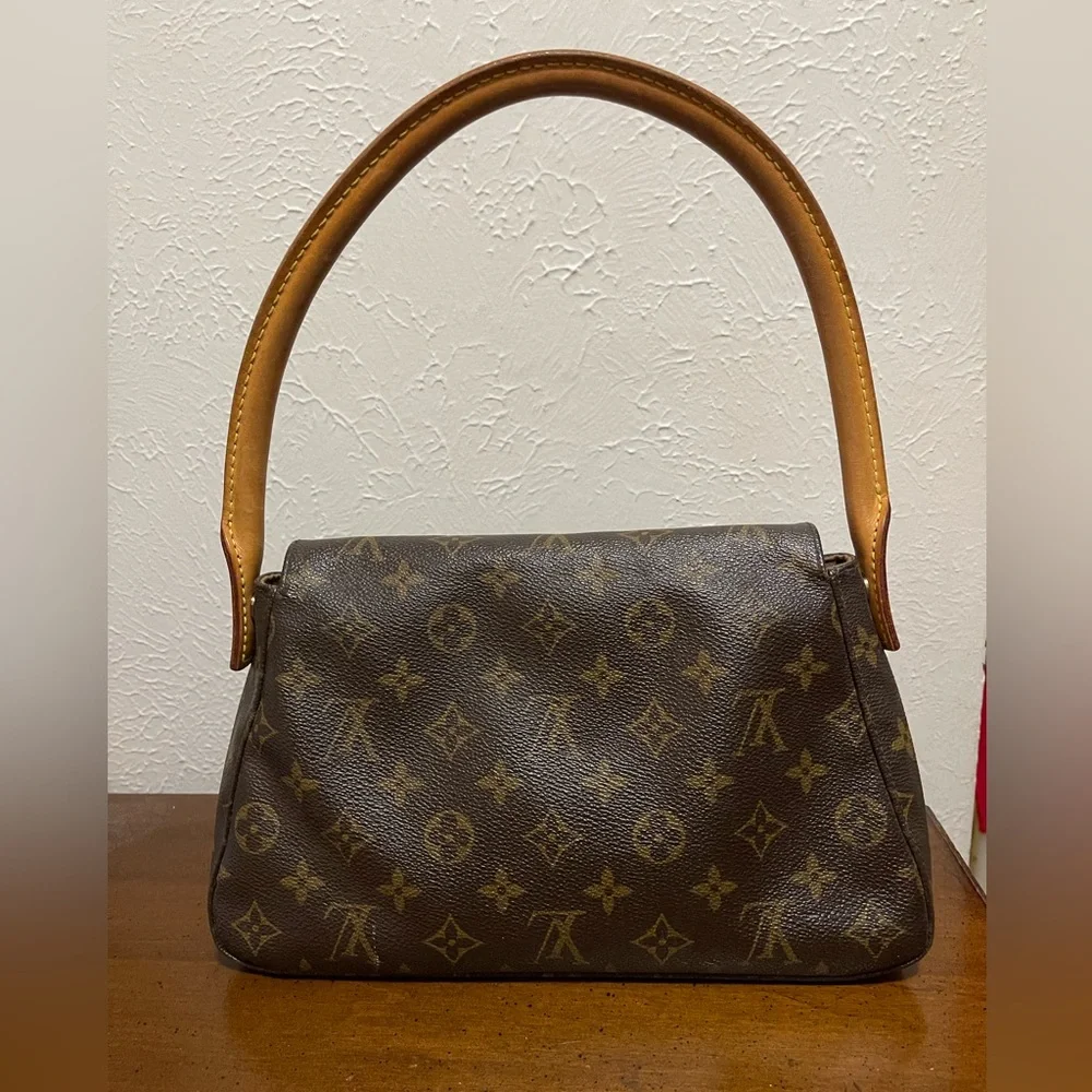 Louis Vuitton Mini Loop. - Picture 2 of 3